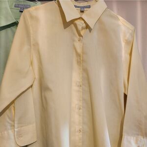 ɗ Foxcroft yellow button up,  wrinkle free, shaped fit